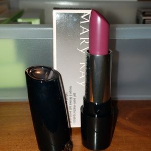 Crushed Berry Matte Lipstick